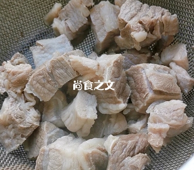 牛腩這樣燉,才是真正的清湯牛腩哦~的做法-咸鮮味燉菜譜-易網健康養生網 牛腩這樣燉,才是真正的清湯牛腩哦~的做法-咸鮮味燉菜譜
