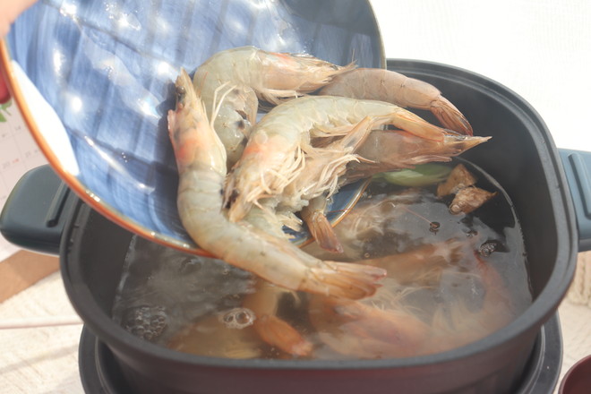新年宴客菜之白灼蝦,清淡鮮香健康美味的做法-咸鮮味煮菜譜-易網(wǎng)健康養(yǎng)生網(wǎng) 新年宴客菜之白灼蝦,清淡鮮香健康美味的做法-咸鮮味煮菜譜