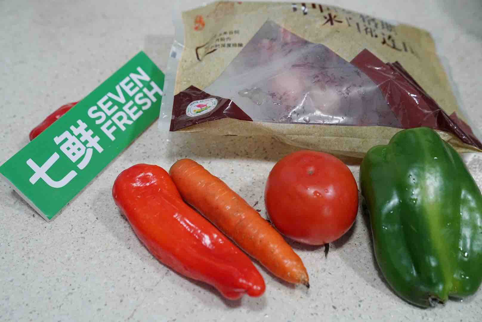 春節(jié)家宴營養(yǎng)煲,有時蔬有牛腩,葷素搭配營養(yǎng)均衡的做法-家常味砂鍋菜譜-易網(wǎng)<a href=http://www.aoa7937.com/ target=_blank class=infotextkey>健康養(yǎng)生</a>網(wǎng) 春節(jié)家宴營養(yǎng)煲,有時蔬有牛腩,葷素搭配營養(yǎng)均衡的做法-家常味砂鍋菜譜