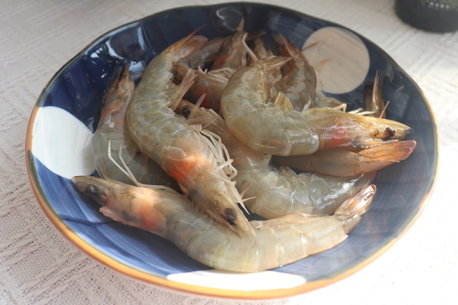 新年宴客菜之白灼蝦,清淡鮮香健康美味的做法-咸鮮味煮菜譜-易網(wǎng)健康養(yǎng)生網(wǎng) 新年宴客菜之白灼蝦,清淡鮮香健康美味的做法-咸鮮味煮菜譜