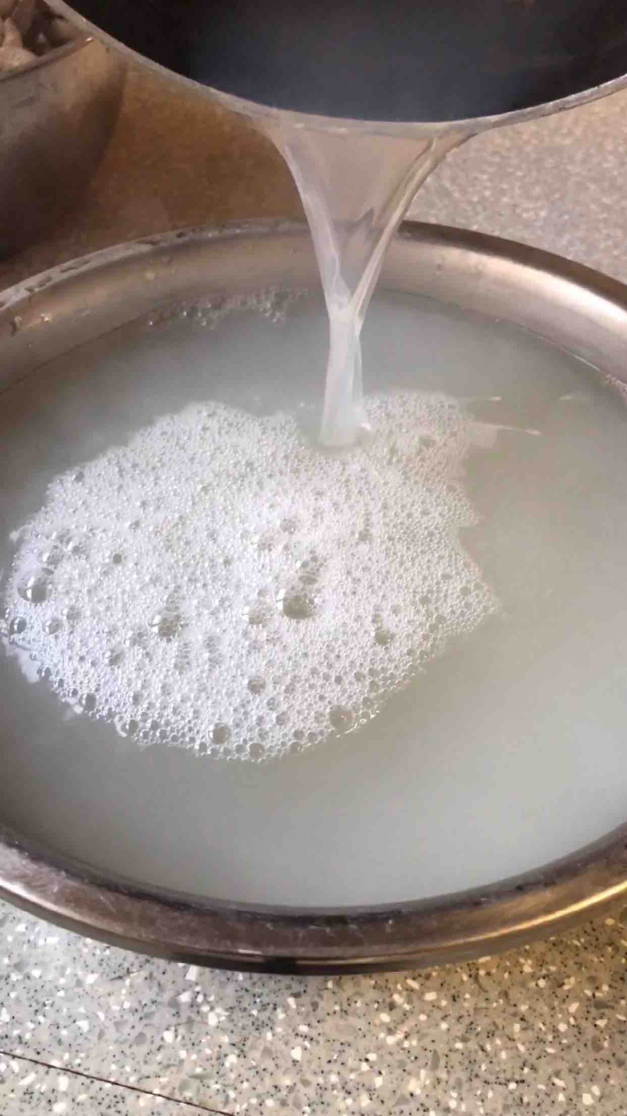 蛤蜊的正確清洗方法的做法-咸鮮味煮菜譜-易網(wǎng)健康養(yǎng)生網(wǎng) 蛤蜊的正確清洗方法的做法-咸鮮味煮菜譜