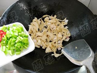 烤肉料炒面筋的做法-香辣味炒菜譜