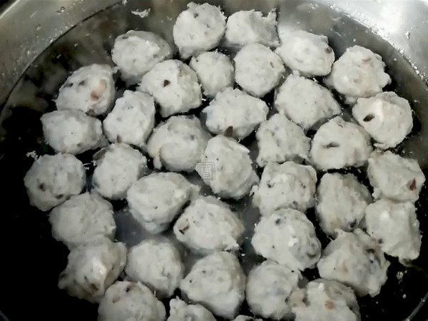自制兩種火鍋肉丸，真材實料看得見！的做法-咸鮮味煮菜譜