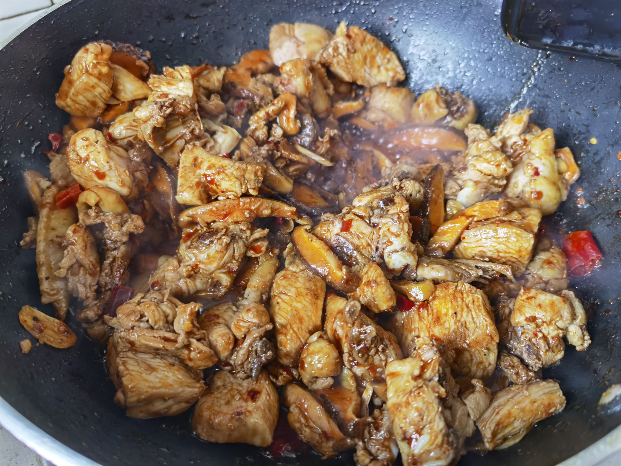 除夕夜的必備菜--香菇炒雞的做法-香辣味炒菜譜