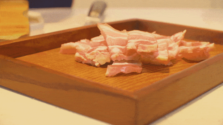 節(jié)節(jié)高升·咸肉蒸嫩筍的做法-咸鮮味蒸菜譜