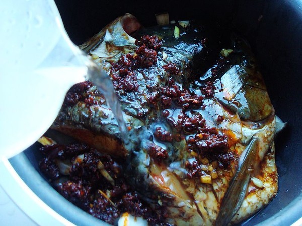 電飯煲燉魚(yú)頭的做法-麻辣味燉菜譜