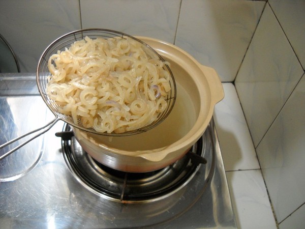 Q彈養顏肉皮凍的做法-家常味煮菜譜-易網健康養生網 Q彈養顏肉皮凍的做法-家常味煮菜譜