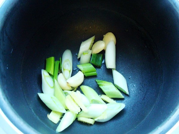 電飯煲燉魚(yú)頭的做法-麻辣味燉菜譜