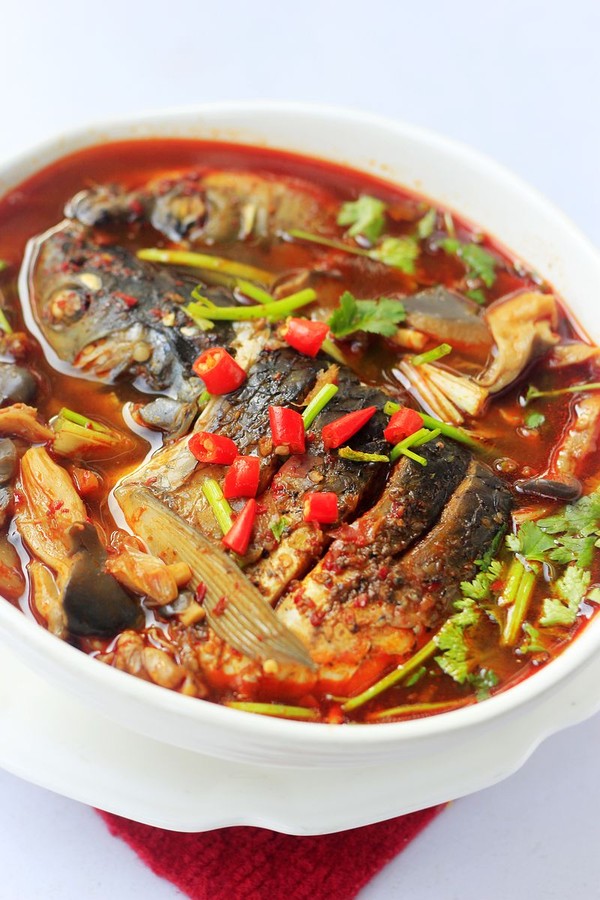 電飯煲燉魚(yú)頭的做法-麻辣味燉菜譜-易網(wǎng)健康養(yǎng)生網(wǎng) 電飯煲燉魚(yú)頭的做法-麻辣味燉菜譜