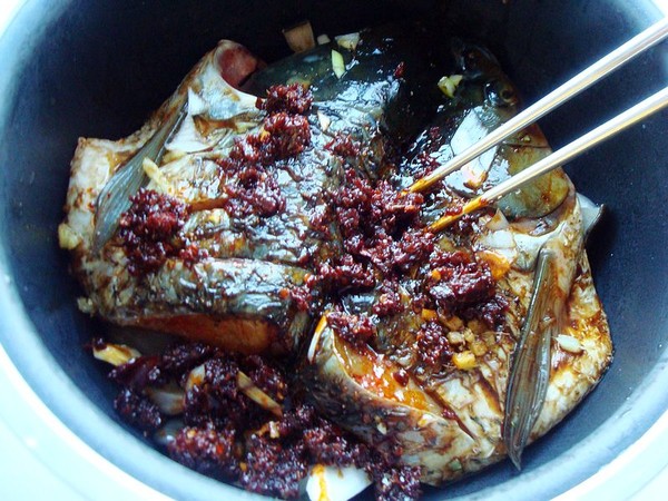 電飯煲燉魚(yú)頭的做法-麻辣味燉菜譜