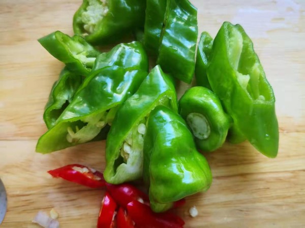 干鍋茶樹菇的做法-家常味炒菜譜