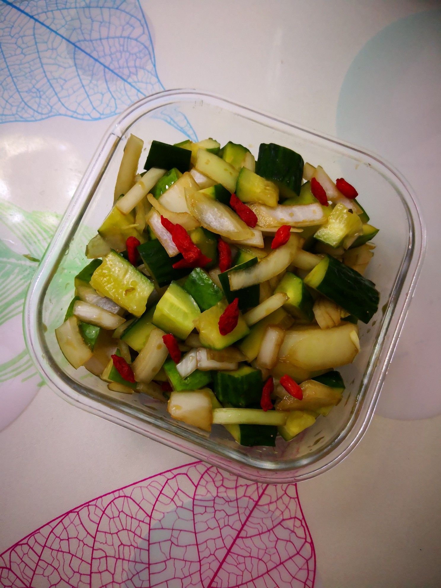 圓蔥拌黃瓜枸杞的做法-家常味拌菜譜-易網(wǎng)健康養(yǎng)生網(wǎng) 圓蔥拌黃瓜枸杞的做法-家常味拌菜譜