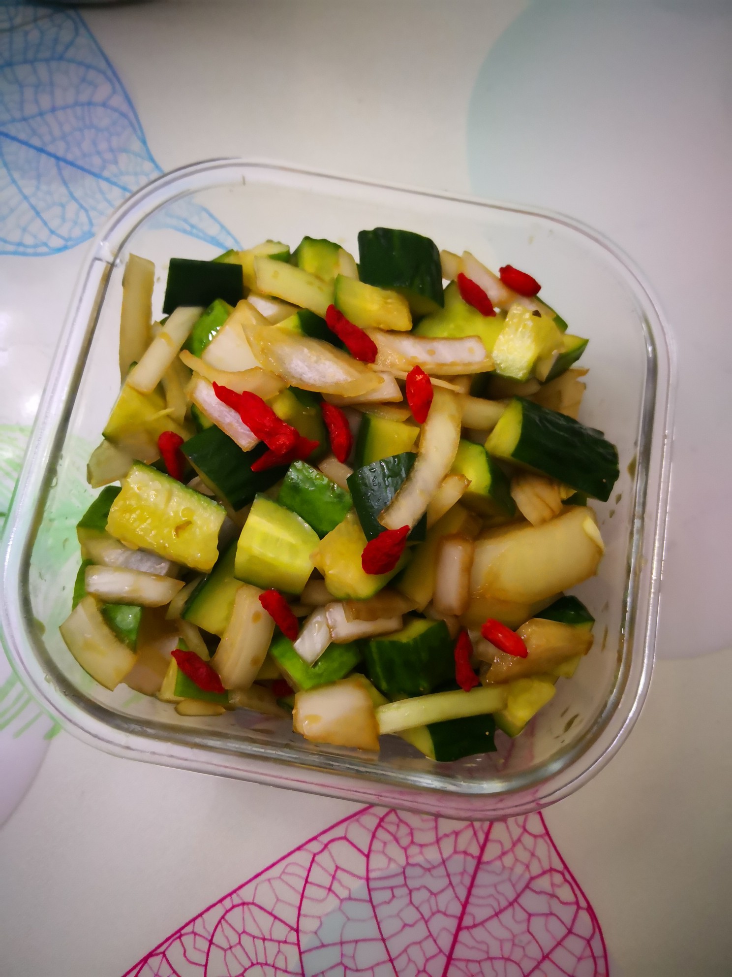 圓蔥拌黃瓜枸杞的做法-家常味拌菜譜-易網(wǎng)健康養(yǎng)生網(wǎng) 圓蔥拌黃瓜枸杞的做法-家常味拌菜譜