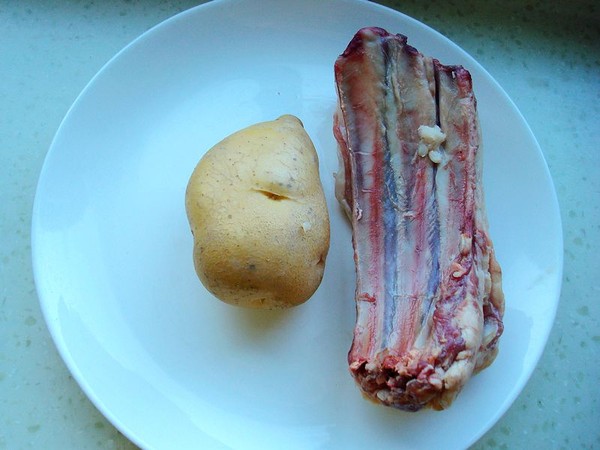 土豆燒羊肉的做法-家常味燒菜譜-易網<a href=http://www.aoa7937.com/ target=_blank class=infotextkey>健康養生</a>網 土豆燒羊肉的做法-家常味燒菜譜