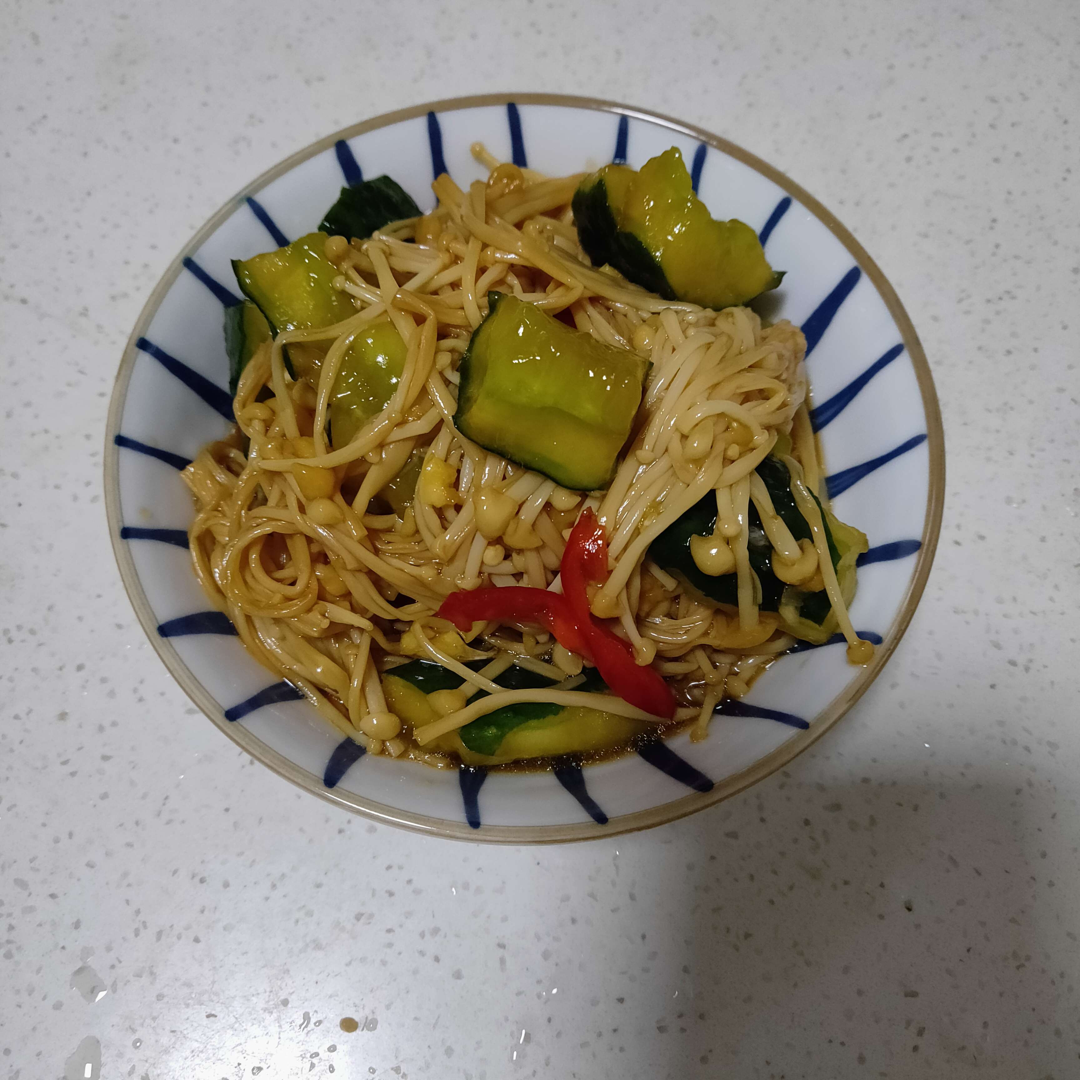 涼拌黃瓜金針菇的做法-家常味拌菜譜-易網(wǎng)健康養(yǎng)生網(wǎng) 涼拌黃瓜金針菇的做法-家常味拌菜譜