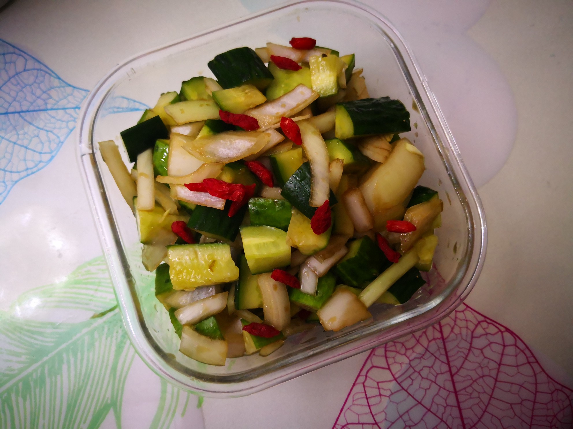 圓蔥拌黃瓜枸杞的做法-家常味拌菜譜-易網(wǎng)健康養(yǎng)生網(wǎng) 圓蔥拌黃瓜枸杞的做法-家常味拌菜譜