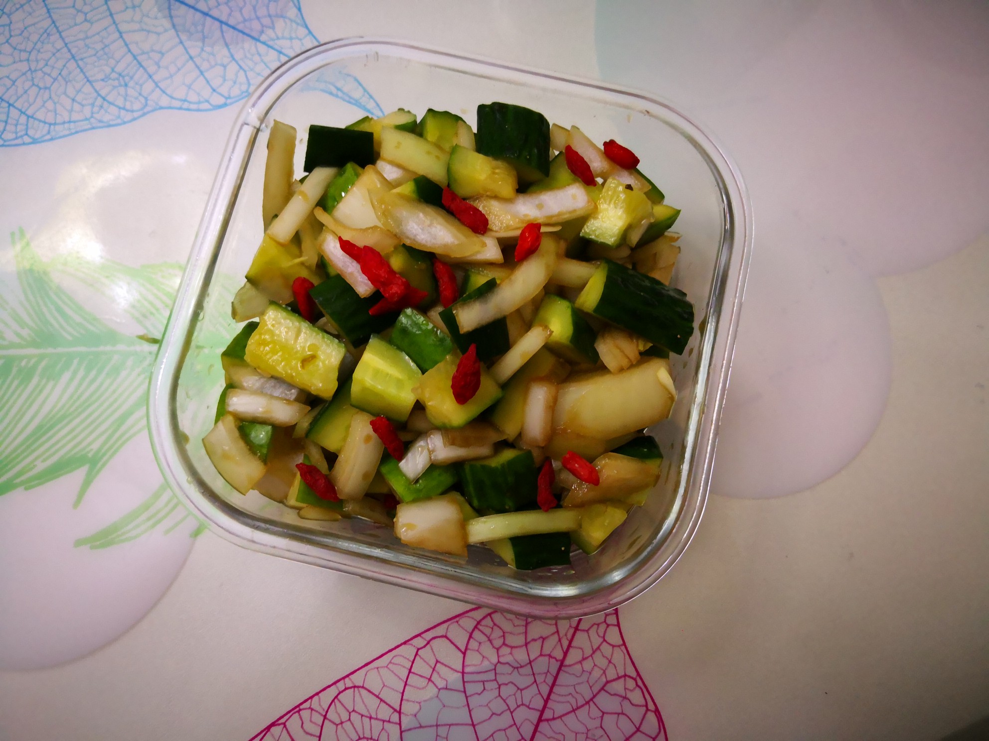 圓蔥拌黃瓜枸杞的做法-家常味拌菜譜-易網(wǎng)健康養(yǎng)生網(wǎng) 圓蔥拌黃瓜枸杞的做法-家常味拌菜譜