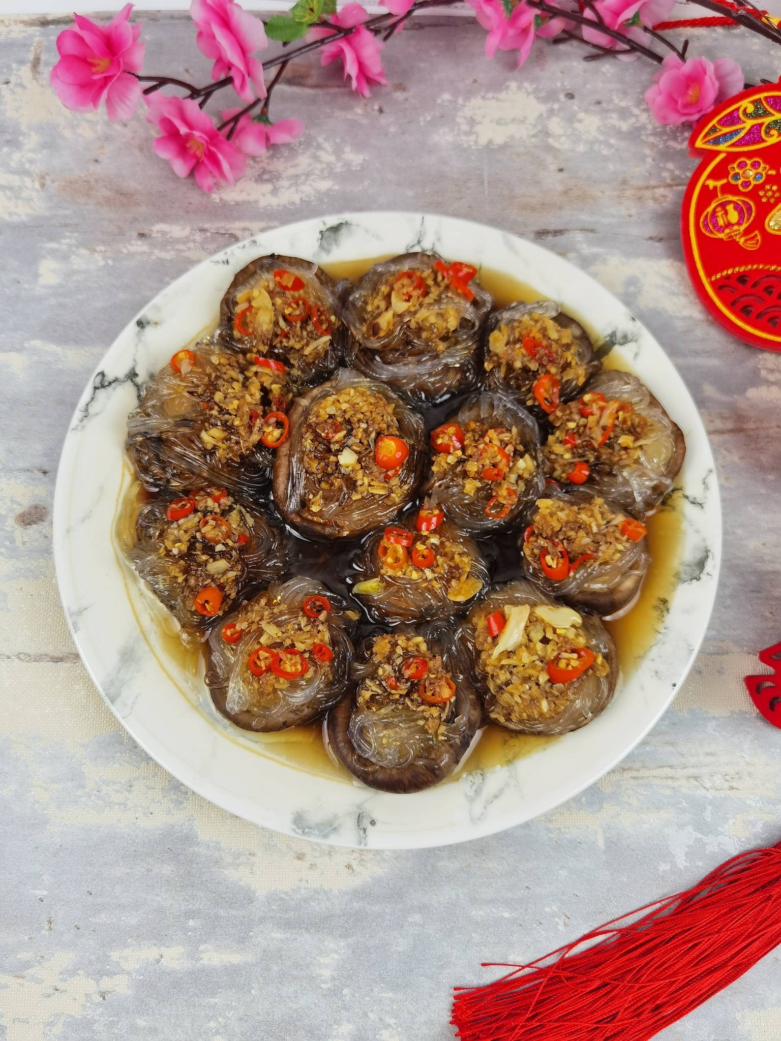 年夜飯-團團圓圓香菇粉絲，香菇這樣做，比扇貝和肉還好吃的做法-蒜香味蒸菜譜