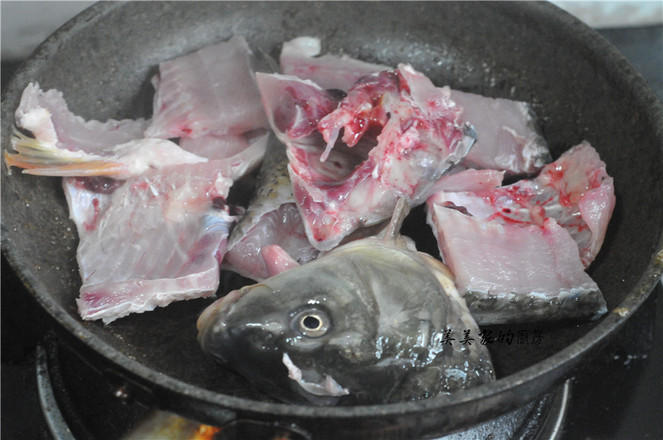 魚的做法這么多，我獨愛酸菜魚，湯鮮肉嫩，比水煮魚片更營養(yǎng)！的做法-酸辣味煮菜譜