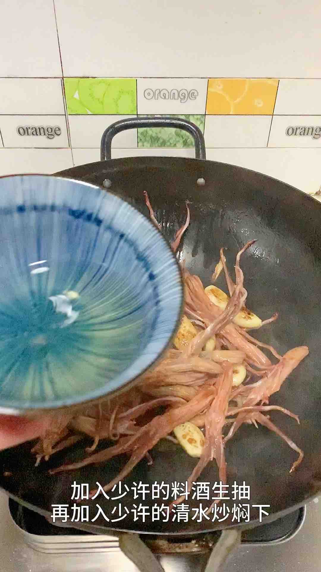 按孩子的要求，來個全新的鴨舌小吃的做法-家常味燒菜譜