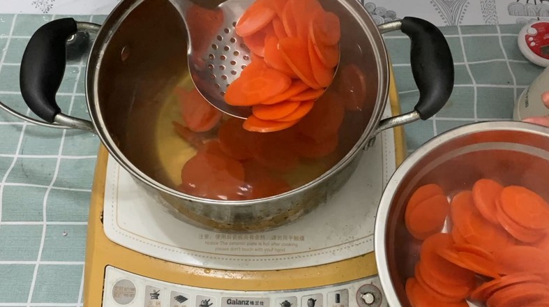 #年味食足#花開富貴之胡蘿卜蒸牛肉的做法-家常味蒸菜譜