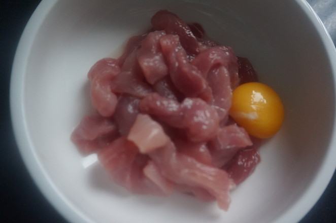 肉質(zhì)酥嫩的秘訣在此,快手家常菜——酥嫩小炒肉的做法-咸鮮味炒菜譜-易網(wǎng)健康養(yǎng)生網(wǎng) 肉質(zhì)酥嫩的秘訣在此,快手家常菜——酥嫩小炒肉的做法-咸鮮味炒菜譜