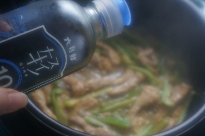 肉質(zhì)酥嫩的秘訣在此,快手家常菜——酥嫩小炒肉的做法-咸鮮味炒菜譜-易網(wǎng)健康養(yǎng)生網(wǎng) 肉質(zhì)酥嫩的秘訣在此,快手家常菜——酥嫩小炒肉的做法-咸鮮味炒菜譜