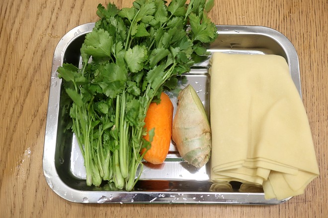 燙拌豆腐絲的做法-家常味拌菜譜-易網<a href=http://www.aoa7937.com/ target=_blank class=infotextkey>健康養生</a>網 燙拌豆腐絲的做法-家常味拌菜譜