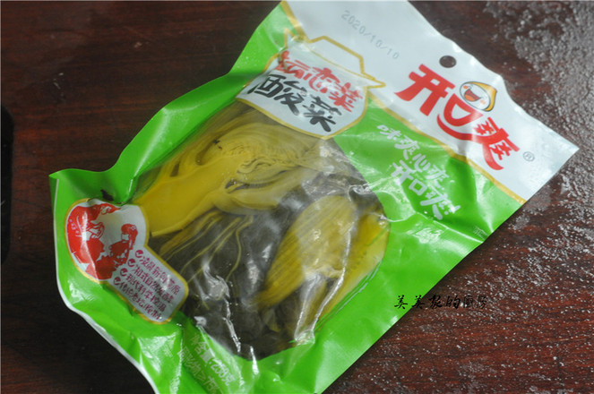 魚的做法這么多，我獨愛酸菜魚，湯鮮肉嫩，比水煮魚片更營養(yǎng)！的做法-酸辣味煮菜譜