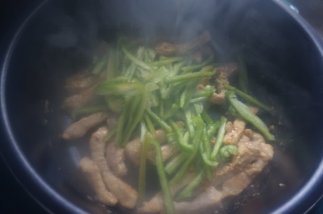 肉質(zhì)酥嫩的秘訣在此,快手家常菜——酥嫩小炒肉的做法-咸鮮味炒菜譜-易網(wǎng)健康養(yǎng)生網(wǎng) 肉質(zhì)酥嫩的秘訣在此,快手家常菜——酥嫩小炒肉的做法-咸鮮味炒菜譜