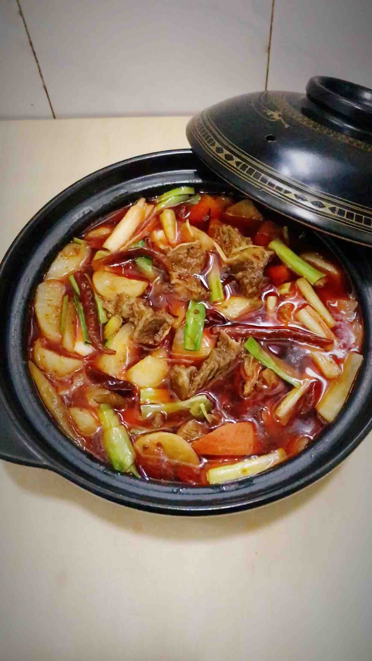 砂鍋燉牛腩的做法-香辣味燉菜譜