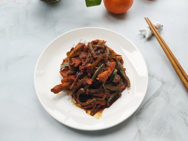 肉質(zhì)酥嫩的秘訣在此,快手家常菜——酥嫩小炒肉的做法-咸鮮味炒菜譜-易網(wǎng)健康養(yǎng)生網(wǎng) 肉質(zhì)酥嫩的秘訣在此,快手家常菜——酥嫩小炒肉的做法-咸鮮味炒菜譜