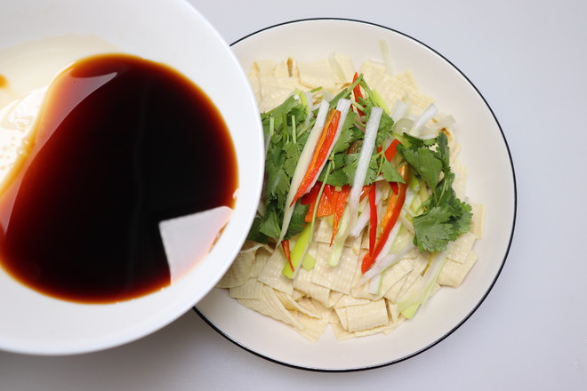 沖油豆腐皮的做法-家常味煮菜譜