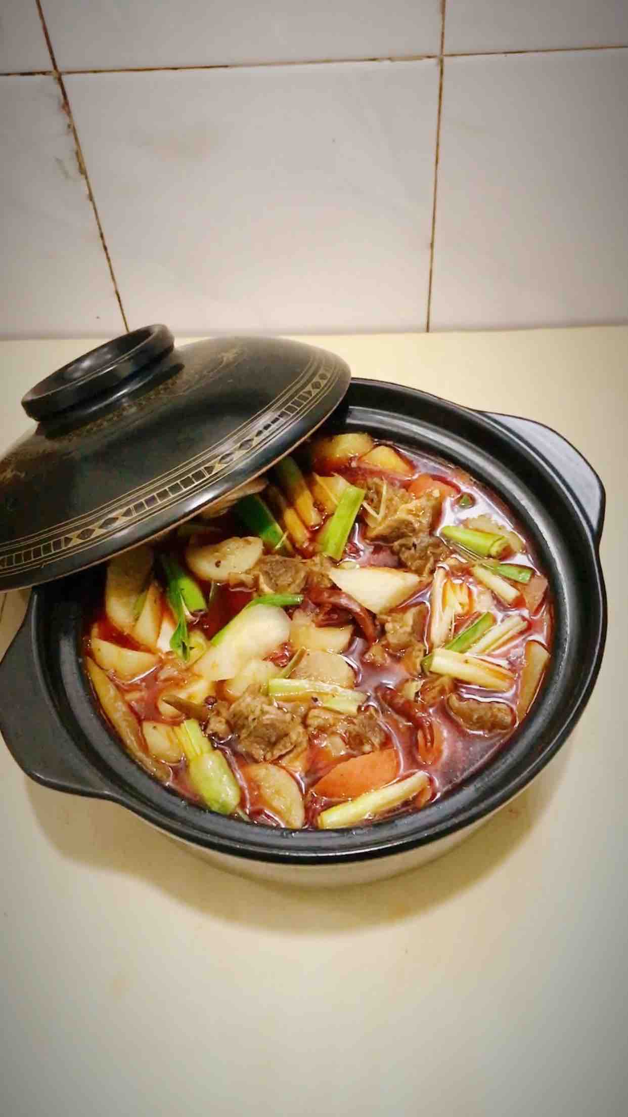 砂鍋燉牛腩的做法-香辣味燉菜譜-易網(wǎng)健康養(yǎng)生網(wǎng) 砂鍋燉牛腩的做法-香辣味燉菜譜