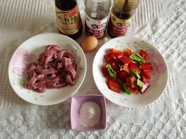 紅紅火火青紅椒小炒牛肉的做法-咸鮮味炒菜譜-易網(wǎng)<a href=http://www.aoa7937.com/ target=_blank class=infotextkey>健康養(yǎng)生</a>網(wǎng) 紅紅火火青紅椒小炒牛肉的做法-咸鮮味炒菜譜