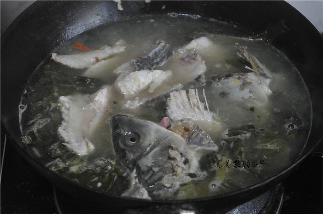 魚的做法這么多，我獨愛酸菜魚，湯鮮肉嫩，比水煮魚片更營養(yǎng)！的做法-酸辣味煮菜譜