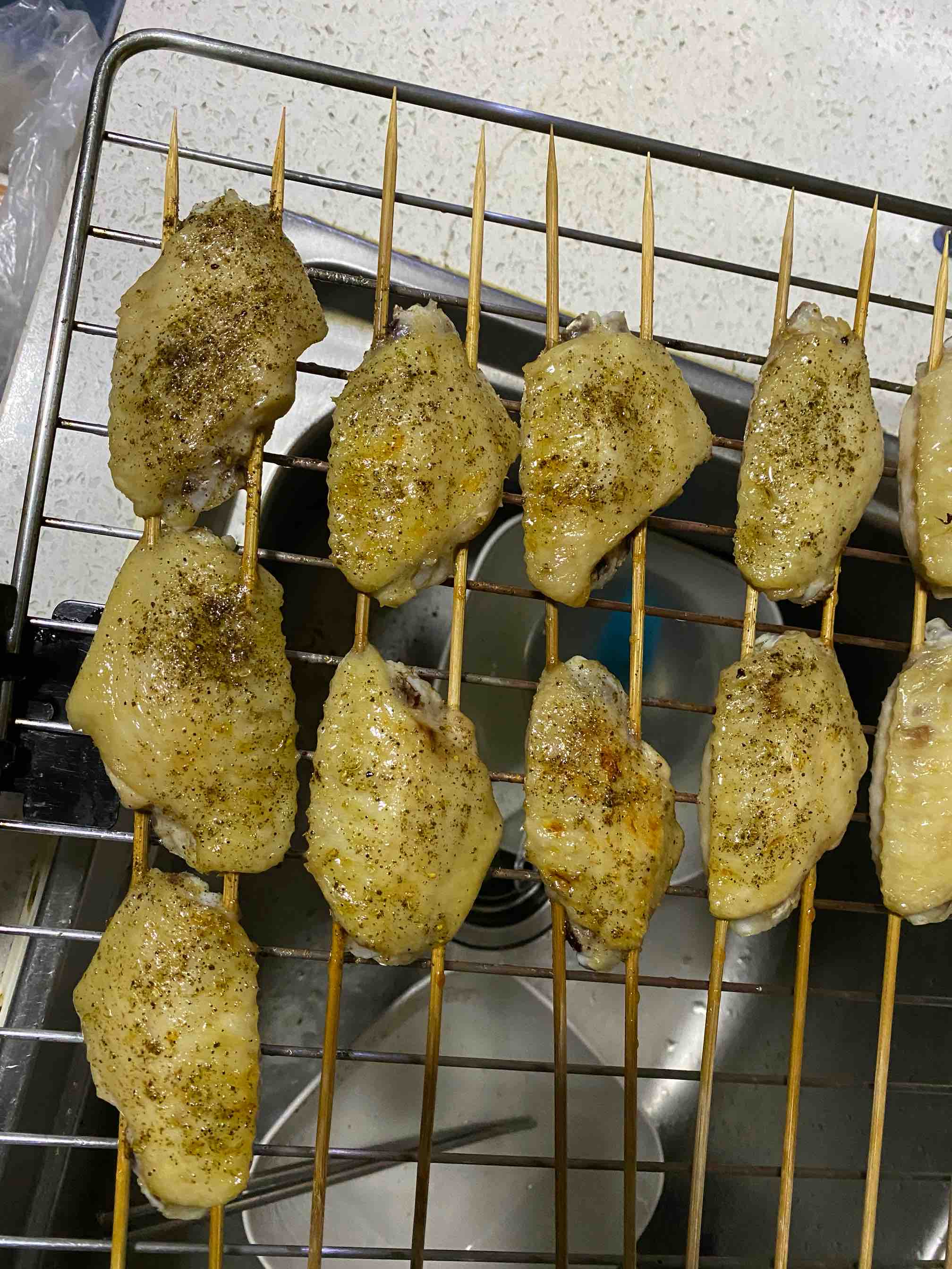 秘制烤雞翅的做法-椒麻味烤菜譜-易網健康養生網 秘制烤雞翅的做法-椒麻味烤菜譜