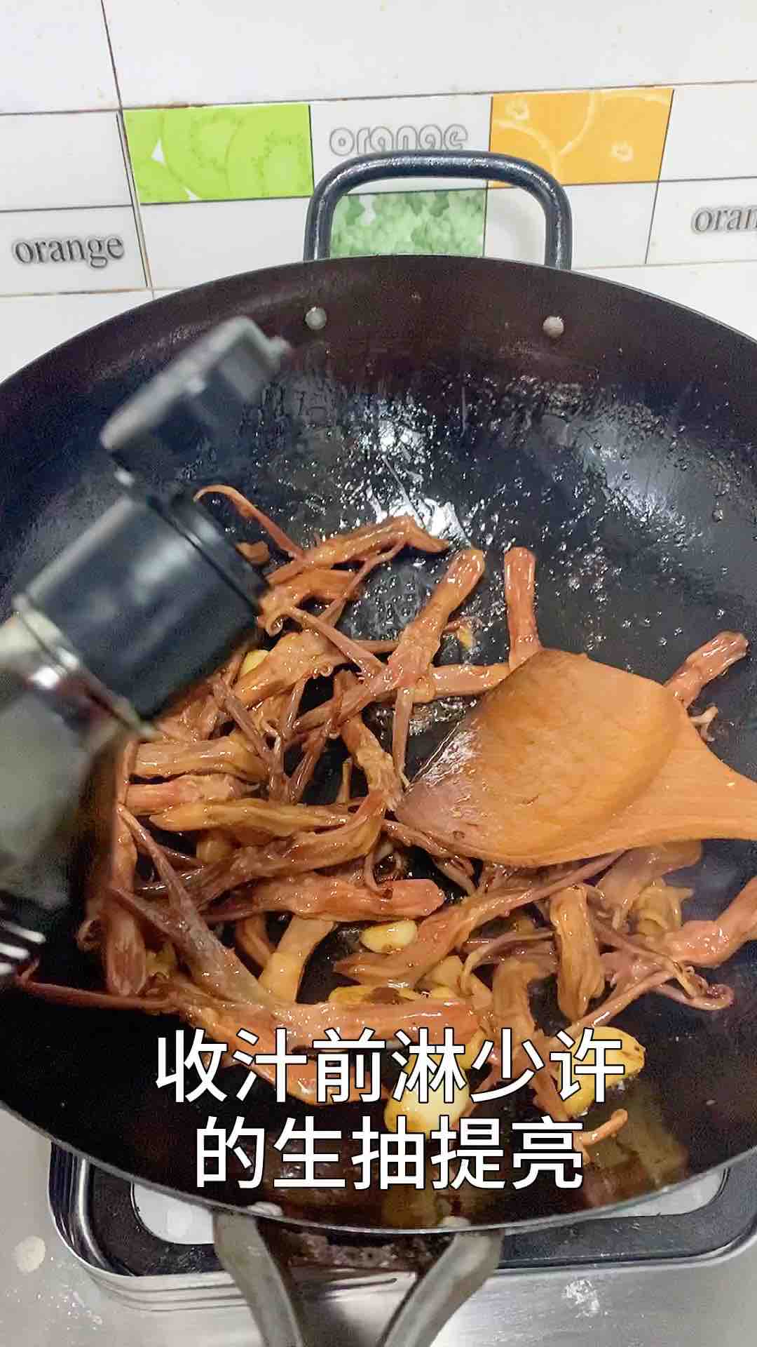 按孩子的要求，來個全新的鴨舌小吃的做法-家常味燒菜譜