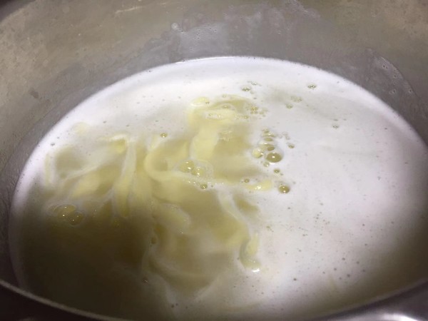 雪菜肉丁手搟面的做法-咸鮮味煮菜譜-易網健康養生網 雪菜肉丁手搟面的做法-咸鮮味煮菜譜
