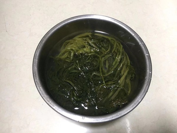 雪菜肉丁手搟面的做法-咸鮮味煮菜譜-易網健康養生網 雪菜肉丁手搟面的做法-咸鮮味煮菜譜