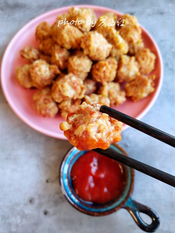 干炸丸子的做法-家常味炸菜譜-易網健康養生網 干炸丸子的做法-家常味炸菜譜