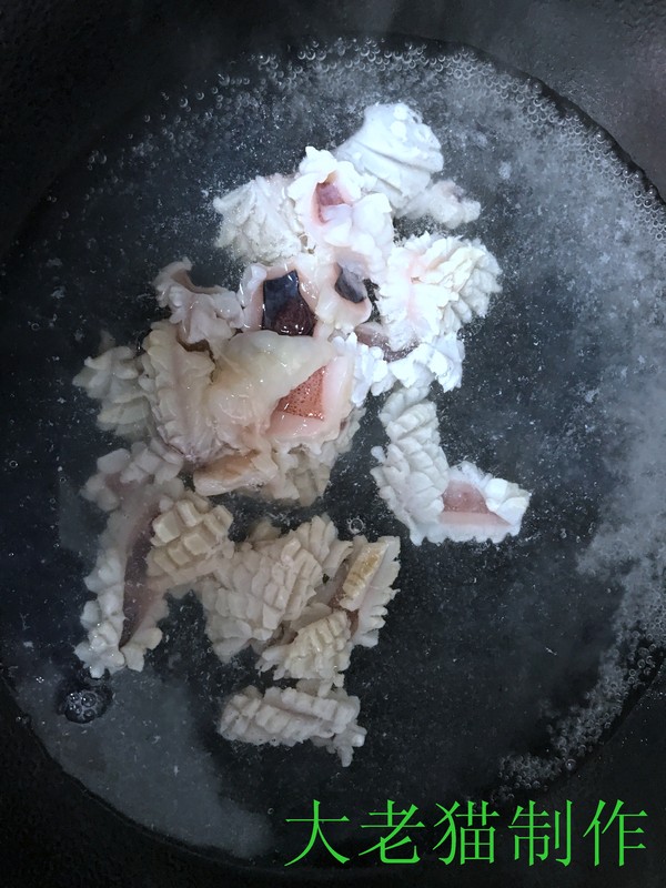 韭菜炒魷魚花的做法-咸鮮味炒菜譜-易網健康養生網 韭菜炒魷魚花的做法-咸鮮味炒菜譜