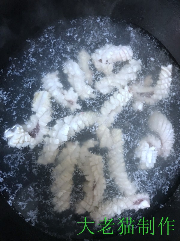 韭菜炒魷魚花的做法-咸鮮味炒菜譜-易網健康養生網 韭菜炒魷魚花的做法-咸鮮味炒菜譜