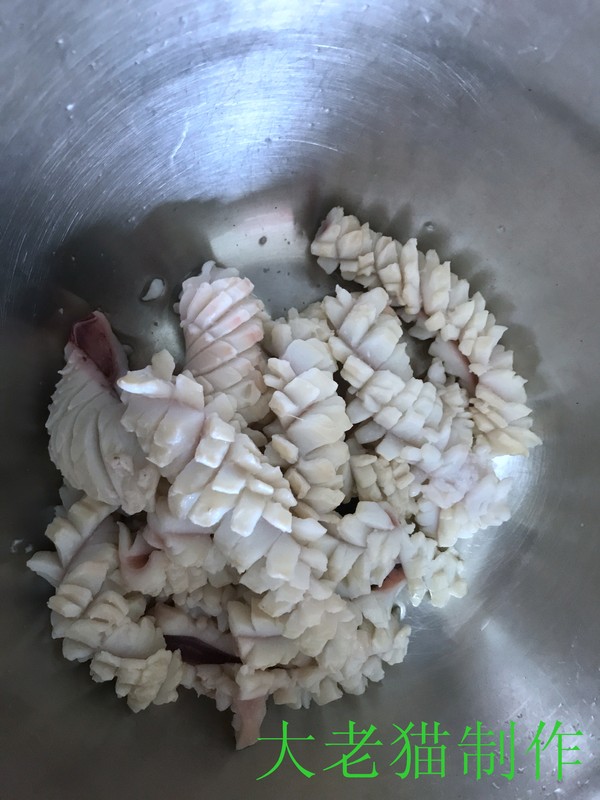 韭菜炒魷魚花的做法-咸鮮味炒菜譜-易網健康養生網 韭菜炒魷魚花的做法-咸鮮味炒菜譜