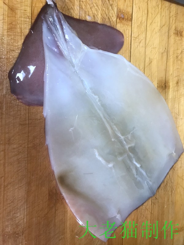 韭菜炒魷魚花的做法-咸鮮味炒菜譜-易網<a href=http://www.aoa7937.com/ target=_blank class=infotextkey>健康養生</a>網 韭菜炒魷魚花的做法-咸鮮味炒菜譜