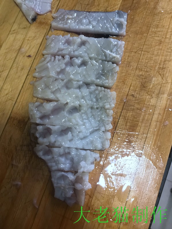 韭菜炒魷魚花的做法-咸鮮味炒菜譜-易網健康養生網 韭菜炒魷魚花的做法-咸鮮味炒菜譜