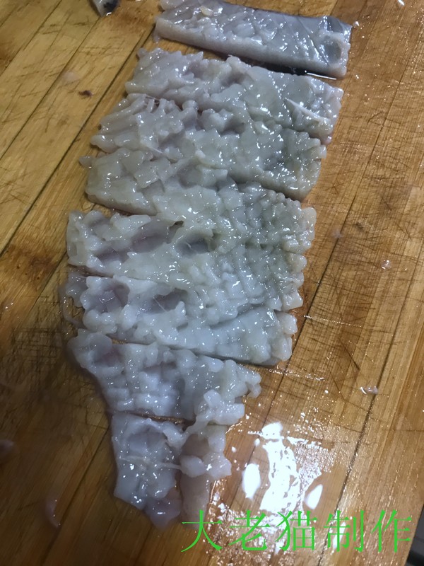 韭菜炒魷魚花的做法-咸鮮味炒菜譜-易網健康養生網 韭菜炒魷魚花的做法-咸鮮味炒菜譜
