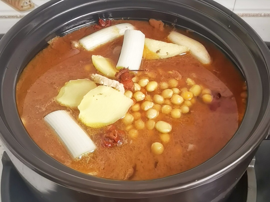腐乳豬蹄-滿滿的膠原蛋白，軟糯不油膩，入口即化的做法-咸鮮味燉菜譜