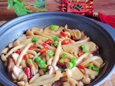 這樣做蘑菇，咸香美味好吃不?？凇栍湍⒐届业淖龇?咸鮮味煲菜譜