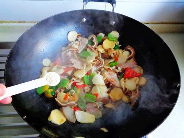 杏鮑菇炒豬耳朵的做法-家常味炒菜譜-易網健康養生網 杏鮑菇炒豬耳朵的做法-家常味炒菜譜